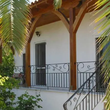 House In With Big Garden For 5 Persons. * Βουρβουρού