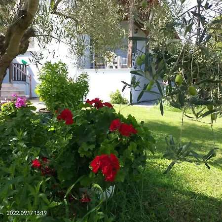 House In With Big Garden For 5 Persons. * Βουρβουρού