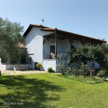 House In With Big Garden For 5 Persons. * Βουρβουρού