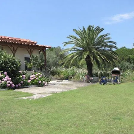 House In With Big Garden For 5 Persons. Σπίτι διακοπών *