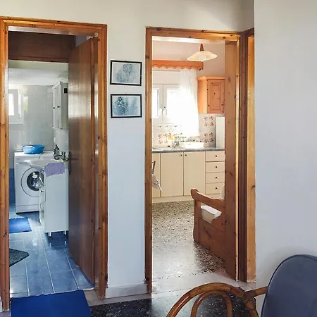 Σπίτι διακοπών House In With Big Garden For 5 Persons. Βουρβουρού