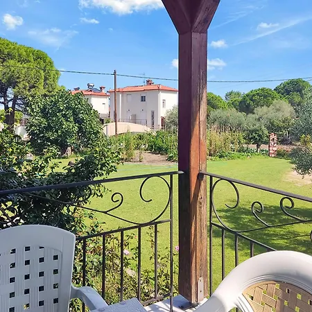 House In With Big Garden For 5 Persons. Βουρβουρού