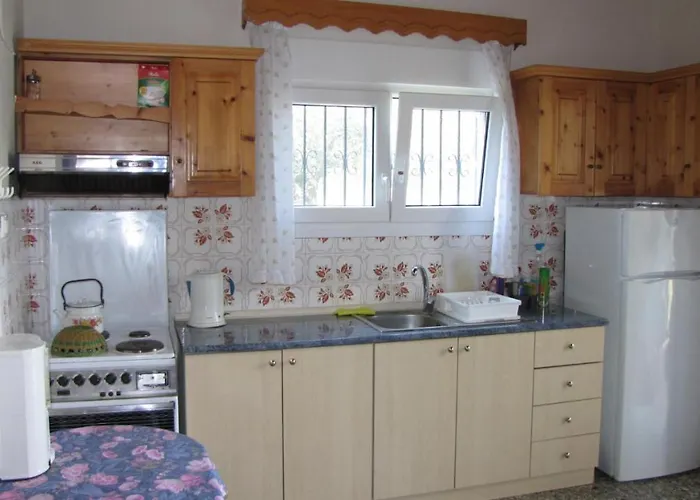 House In With Big Garden For 5 Persons. Hébergement de vacances Vourvourou
