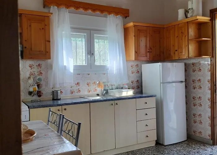 Hébergement de vacances House In With Big Garden For 5 Persons. *