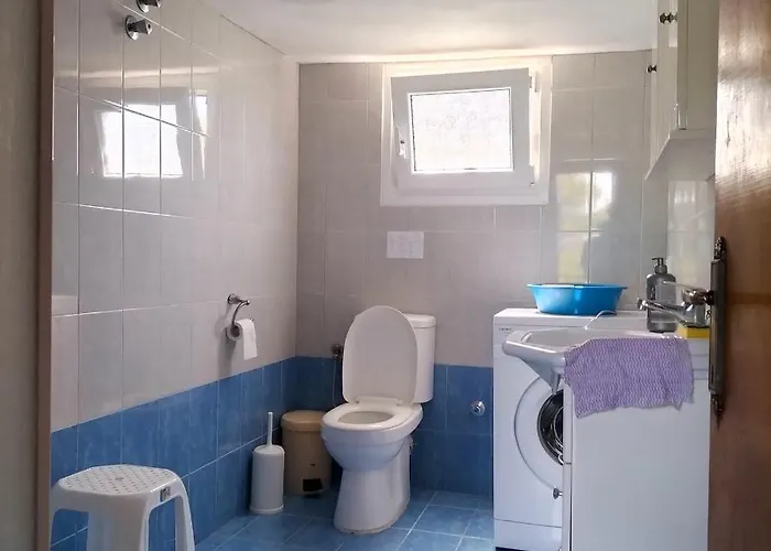 House In With Big Garden For 5 Persons. *