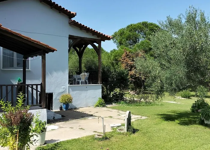 House In With Big Garden For 5 Persons. Hébergement de vacances Vourvourou