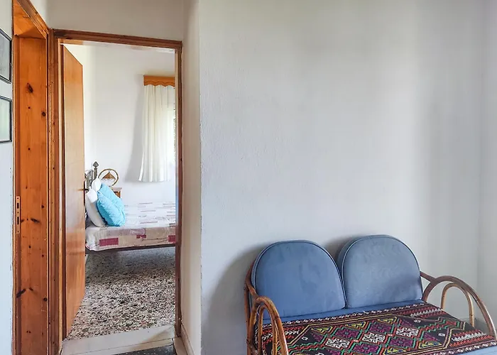 House In With Big Garden For 5 Persons. Hébergement de vacances *