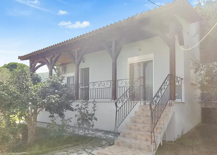 House In With Big Garden For 5 Persons. Hébergement de vacances Vourvourou