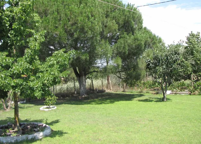 House In With Big Garden For 5 Persons. Hébergement de vacances Vourvourou