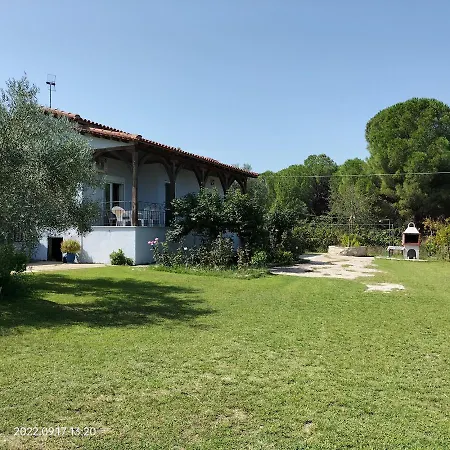 House In With Big Garden For 5 Persons. بيت للعطل