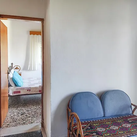 House In With Big Garden For 5 Persons. بيت للعطل *