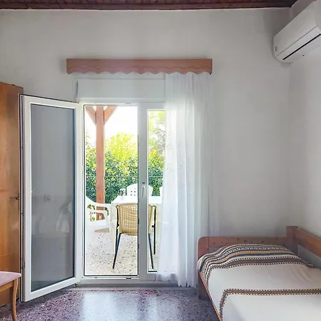 Holiday home House In With Big Garden For 5 Persons. Vourvourou