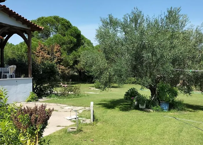 House In With Big Garden For 5 Persons. Holiday home *