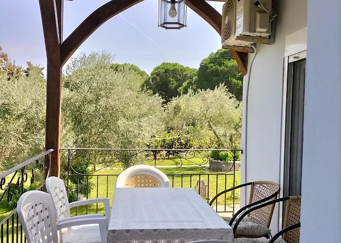 House In With Big Garden For 5 Persons. *