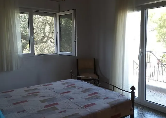 Holiday home House In With Big Garden For 5 Persons.
